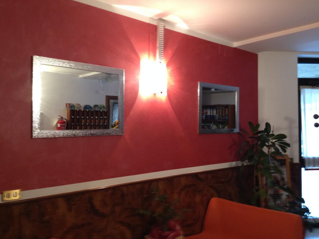 Hotel Scandola ボスコ・キエザヌオーヴァ エクステリア 写真